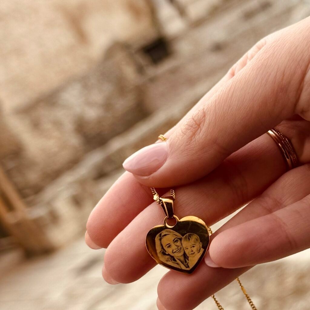 Heart pendant necklace